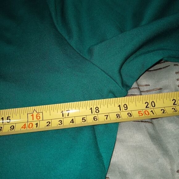 Isaac Mizrahi Live! Size M Tulip LongSleeve Tulip Hem Top Color Jade Women's Top - Picture 5 of 8